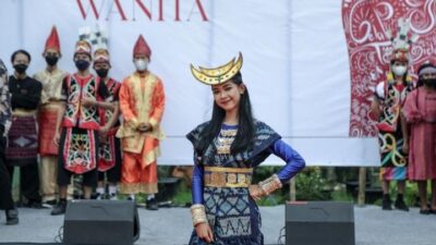 Peringati Hari Kartini, SMK PI Gelar Fashion Show Kebudayaan