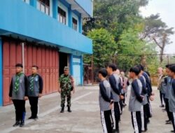 Tanamkan Kedisiplinan dan Bentuk Mental Siswa Sejak Dini, Babinsa Berikan Pelatihan PBB di Sekolah