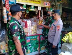 Babinsa Cek Harga Minyak Goreng, Para Pemilik Kios Dipasar Kartasura Cukup Kooperatif Berikan Keterangan