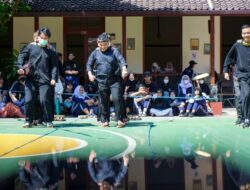Kadisdik Meriahkan Lomba 17 Agustus di SMKN 15 Bandung