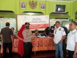 Bhabinkamtibmas Desa Ciawi BRIGADIR REZZA, Babinsa SERDA SODIK, Monitoring dan pengamanan Penyaluran BLT BBM dan Program sembako Tahun 2022