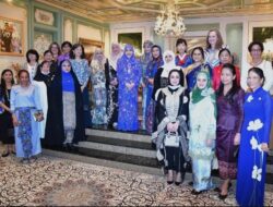 Persembahan Kain Batik di Hari Ulang Tahun Permaisuri Sultan Brunei