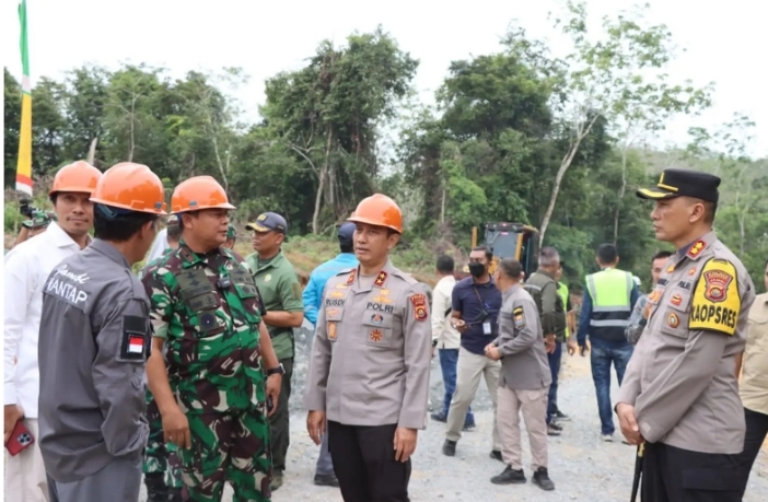 Kapolda Jambi Bersama Pangdam II/Sriwijaya Tinjau Kawasan Karhutla Melalui Udara