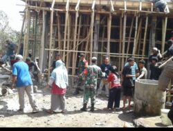 Babinsa Kodim 1624-04/ Omesuri Dan Masyarakat Gotong Royong Mengecor Lantai Masjid.