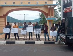 Gertak Florata Turun Ke jalan Menuntut Pemda Flotim Segera Bayar Upah Nakes Di RSUD Larantuka