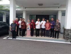 Ketua Pembina Yayasan Bina Administrasi Dr.H. Dada Rosada Terima Kunjungan Silahturahmi Keluarga Masoem