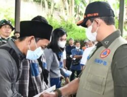 Kepala BNPB Serahkan Dana Stimulan Kepada 647 Warga Nagrak Terdampak Gempabumi Cianjur