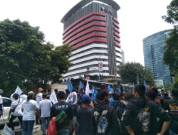 Ribuan Massa Koalisi Ormas-OKP Sukabumi Geruduk Gedung KPK RI