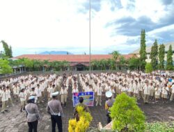 Datangi SMAK Frateran Podor Larantuka, Satlantas Polres Flotim Sosialisasi Keselamatan Dalam Berlalu Lintas.