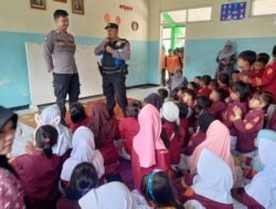 Polsek Sedong Polresta Cirebon Pengenalan Polisi Sahabat Anak kepada TK Al Hidayah Desa Putat