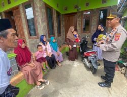 Ciptakan Kamtibmas Kondusif, Kapolsek Cikijing Patroli Sambang Sekaligus Sapa Warga di Desa Banjaransari