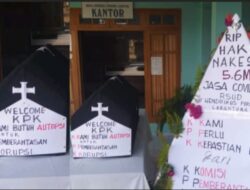 Unik, Peti Mati dan Karangan Bunga Sambut Kedatangan KPK di RSUD Larantuka, Ada Apa??