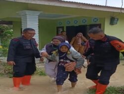 Polisi Kerahkan Personel Bantu Penanganan Banjir di Serdang Bedagai