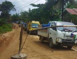 Batang Cenako, Inhu Ada Pungli Portal Penutupan Jalan Umum Yang Menjadi Kekesalan Penguna Jalan