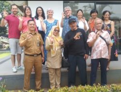 Kunjungan Staf Non Goverment Organization (NGO)PSF (Plastic Solution Fund ) Di RW 02 Kelurahan Neglasari Kecamatan Cibeunying Kaler.