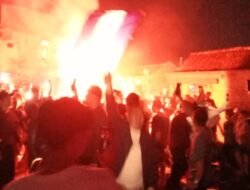 Acara masyarakat nobar Persib Bandung dan Bali United Di RW 11 Kelurahan Kopo Kecamatan Bojong loa Kaler