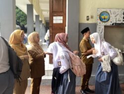 Tumbuhkan Budaya Santun Menyambut Kedatangan Siswa pada Pagi Hari di SMAN 11 Garut