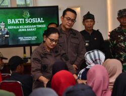 Kejati Jabar meninjau lokasi korban terdampak gempa bumi di Desa Tarumajaya Kab. Bandung