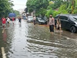 Banjir Setinggi Mata Kaki Melanda Enam RT dan Satu Ruas Jalan di Jakut