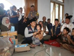 Menteri Saifullah Yusuf Serahkan Santunan Bagi Ahli Waris Korban Longsor di Sukabumi