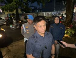 Sats Narkoba Polrestabes Bandung gerebek sebuah kiopenjual obat keras terlarang.