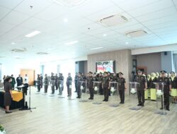 KAJATI JABAR KATARINA ENDANG SARWESTRI LANTIK 12 PEJABAT ESELLON III DI WILAYAH HUKUM KEJATI JABAR