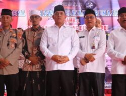Ustadz Tile Mengaku Girang Kedatangan Wakil Bupati Bekasi di Acara “Gema Sholawat Nelayan Tarumajaya”