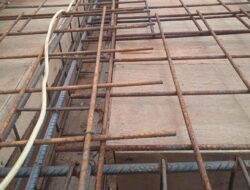 Revitalisasi SMAN 1 Jalaksana Kabupaten Kuningan Diduga Gunakan Besi Berkarat untuk Tulangan Beton Lantai Dua