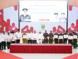 PENANDATANGANAN KERJASAMA ANTARA KEJAKSAAN TINGGI JAWA BARAT DENGAN PEMERINTAH PROVINSI JAWA BARAT, KEJARI SE-JAWA BARAT DENGAN SELURUH BUPATI, WALI KOTA SE-JAWA BARAT TERKAIT PELAKSANAAN PIDANA KERJA SOSIAL