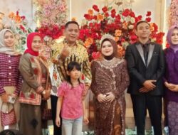 Wakil Bupati Bekasi Beserta Istri Kondangan di Sambut Meriah Sohibul Hajat