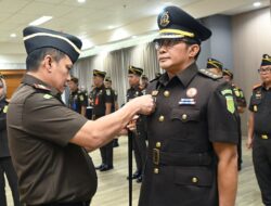 KAJATI JABAR LANTIK ASISTEN INTELIJEN DAN KEPALA KEJAKSAAN NEGERI KOTA CIREBON